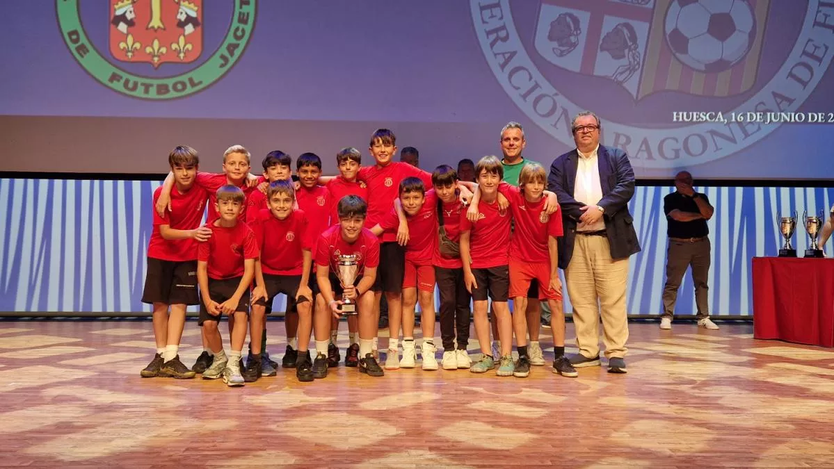 Entrega de trofeos en Huesca. Foto: RFAF