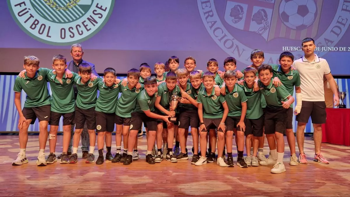 Entrega de trofeos en Huesca. Foto: RFAF