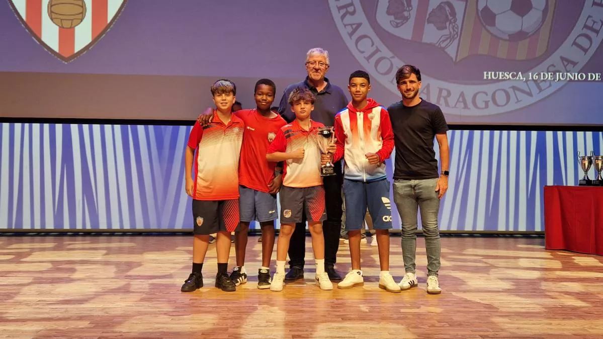 Entrega de trofeos en Huesca. Foto: RFAF
