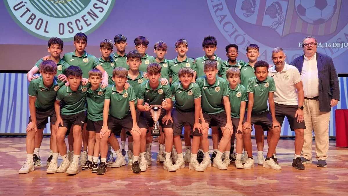 Entrega de trofeos en Huesca. Foto: RFAF