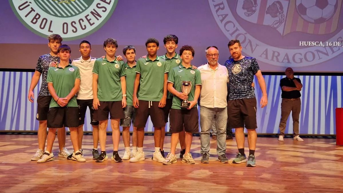 Entrega de trofeos en Huesca. Foto: RFAF