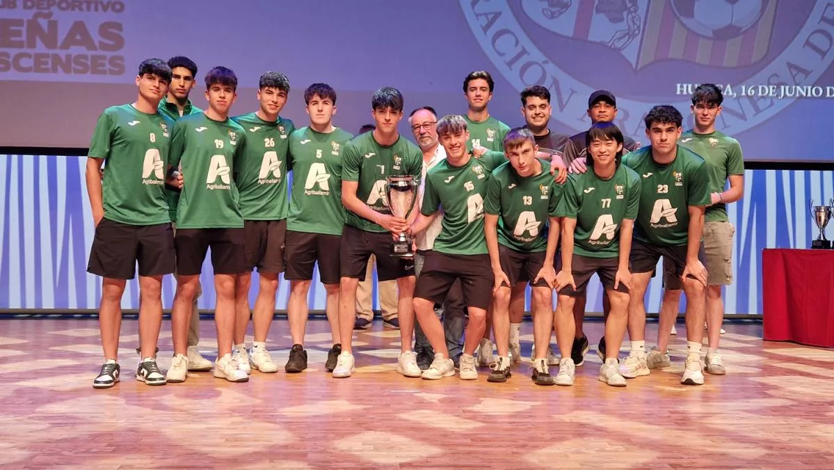 Entrega de trofeos en Huesca. Foto: RFAF