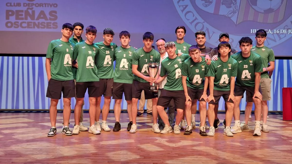 Entrega de trofeos en Huesca. Foto: RFAF