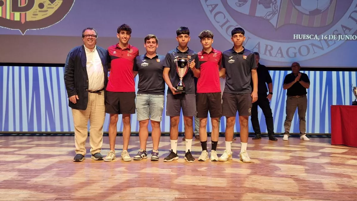 Entrega de trofeos en Huesca. Foto: RFAF