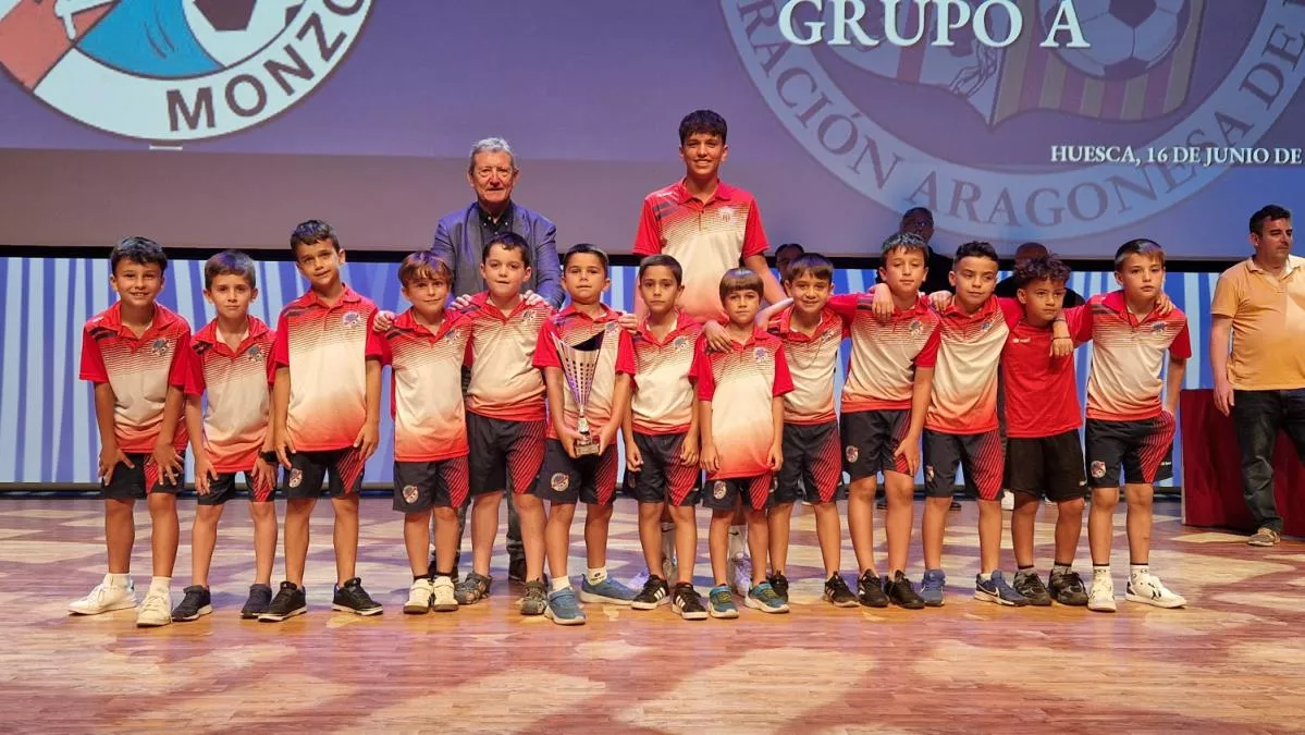 Entrega de trofeos en Huesca. Foto: RFAF
