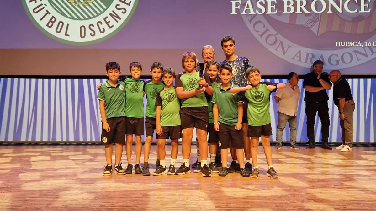 Entrega de trofeos en Huesca. Foto: RFAF