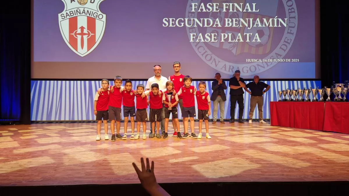 Entrega de trofeos en Huesca. Foto: RFAF