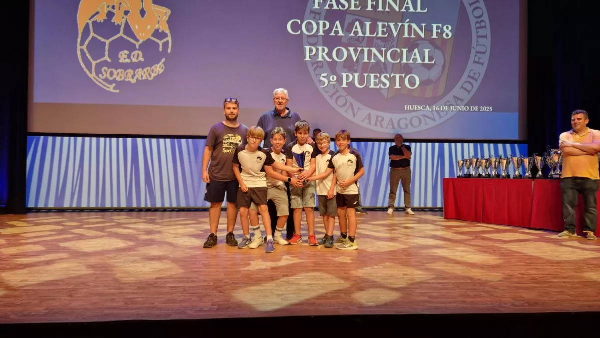 Entrega de trofeos en Huesca. Foto: RFAF