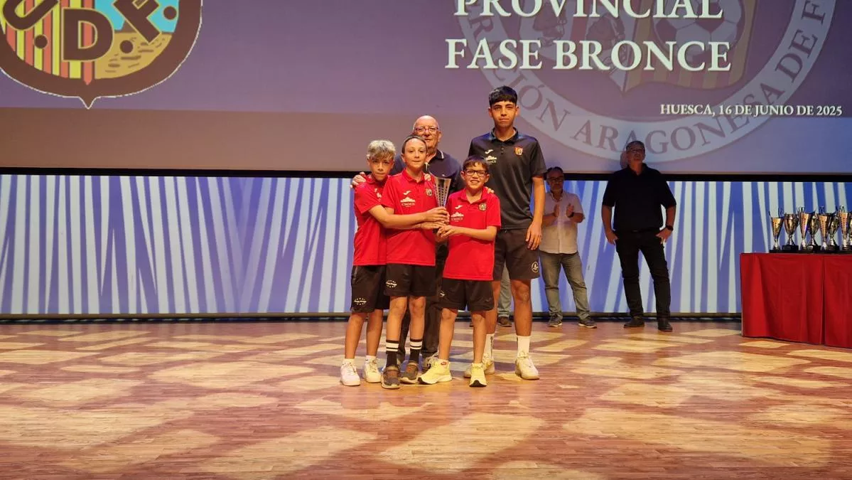 Entrega de trofeos en Huesca. Foto: RFAF