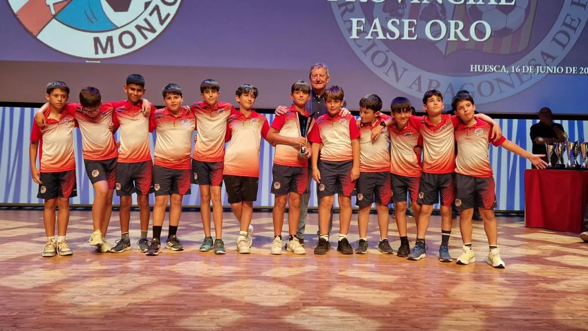Entrega de trofeos en Huesca. Foto: RFAF