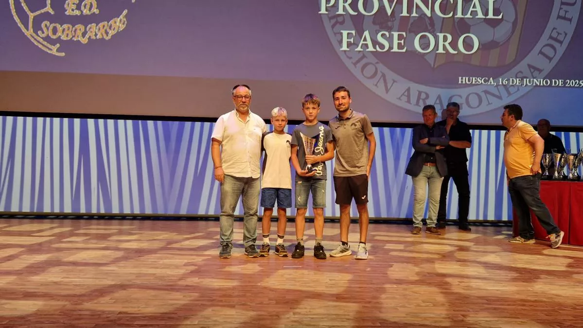 Entrega de trofeos en Huesca. Foto: RFAF