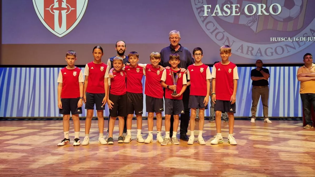 Entrega de trofeos en Huesca. Foto: RFAF