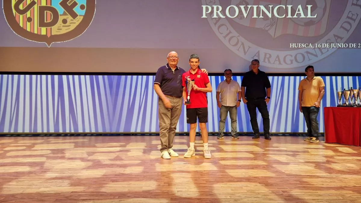 Entrega de trofeos en Huesca. Foto: RFAF