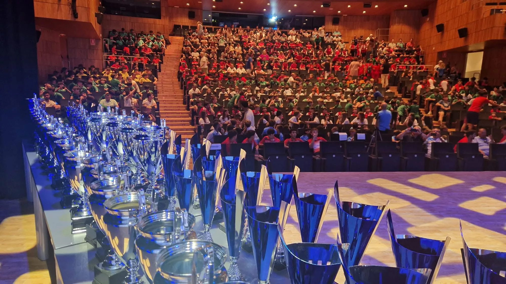 Entrega de trofeos en Huesca. Foto: RFAF