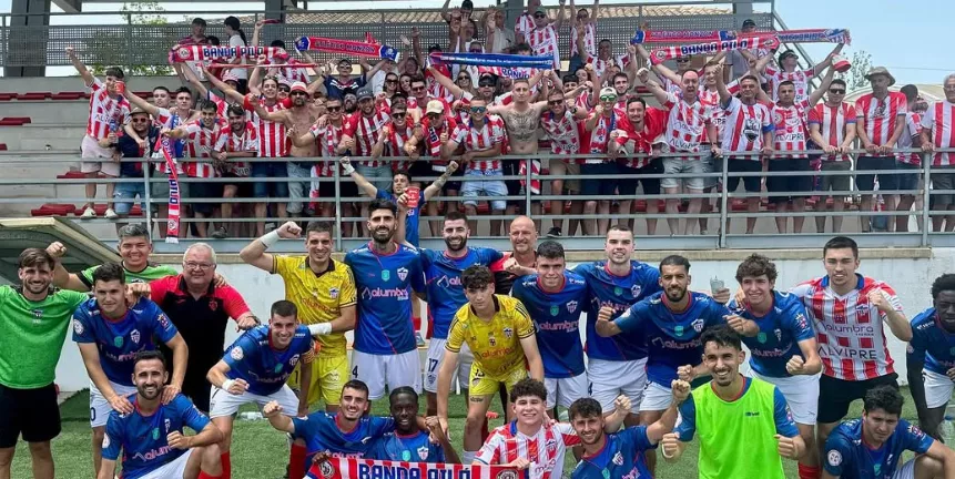 El At. Monzón celebra la victoria ante el Porreres. Foto: At. Mozón