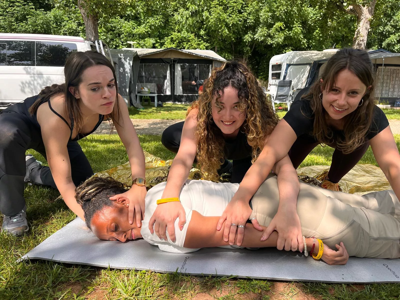 Curso de primeros auxilios organizado en Laspaúles por Vuela Sobre Montañas.