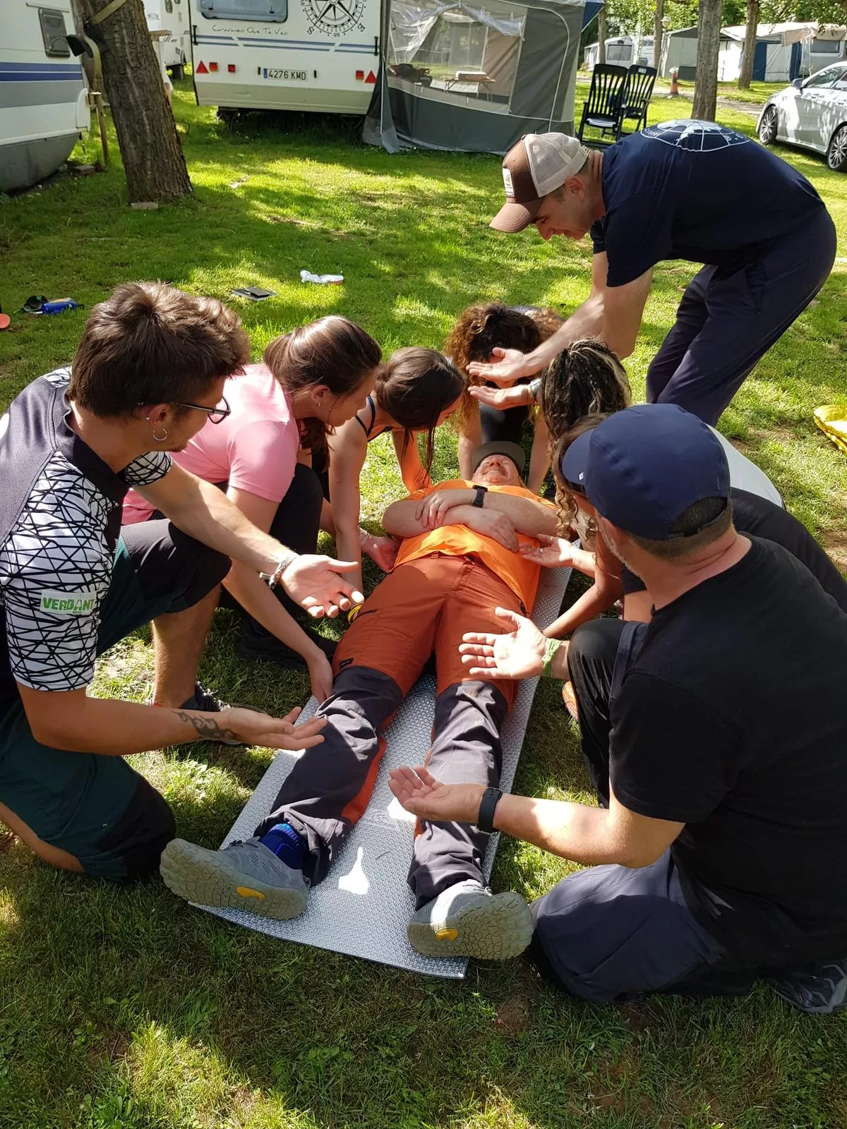 Curso de primeros auxilios organizado en Laspaúles por Vuela Sobre Montañas.