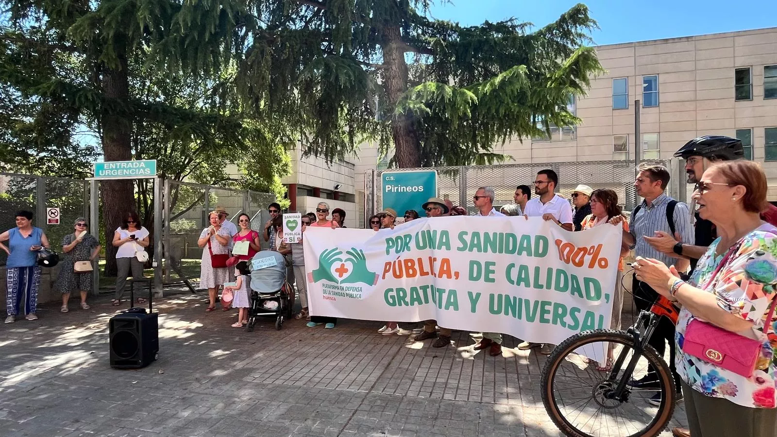 Concentración por el  mantenimiento del horario de refuerzo en los centros de salud. Foto Mercedes Manterola