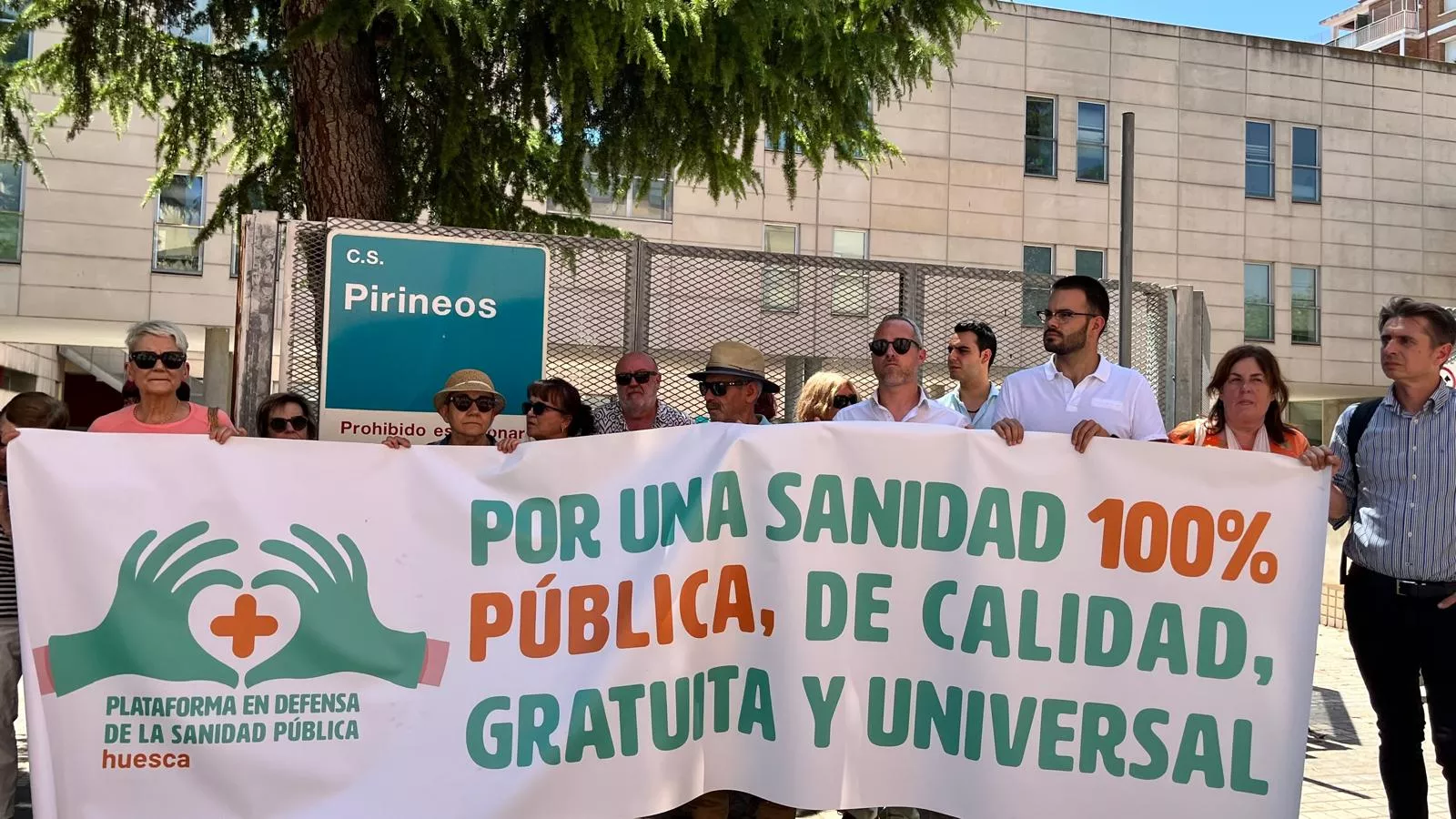 Concentración por el  mantenimiento del horario de refuerzo en los centros de salud. Foto Mercedes Manterola