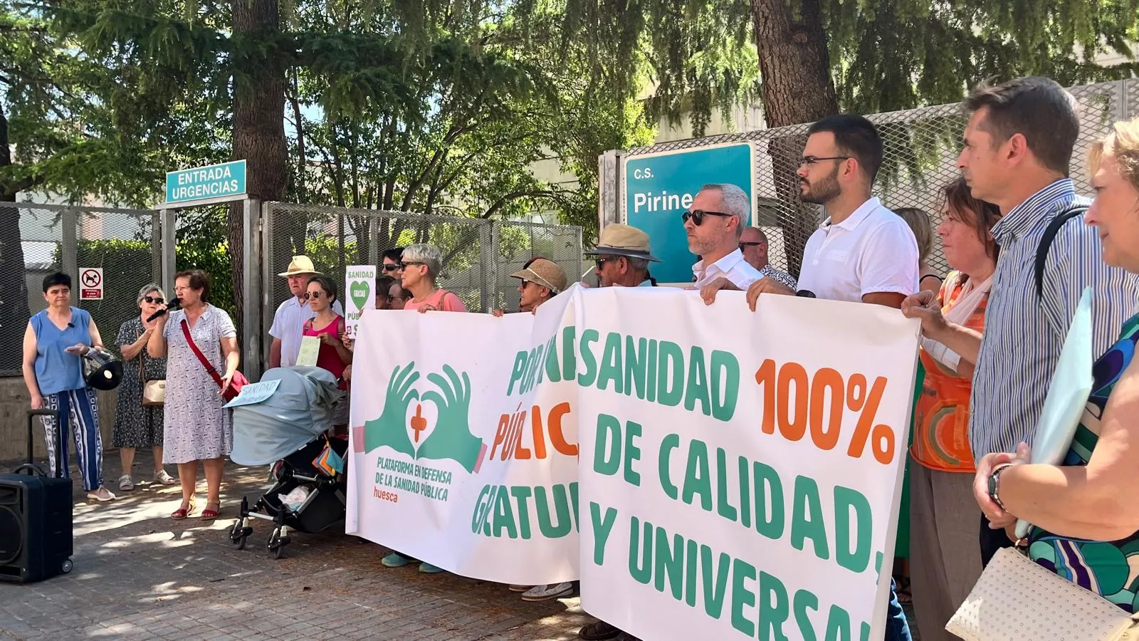 Concentración por el  mantenimiento del horario de refuerzo en los centros de salud. Foto Mercedes Manterola