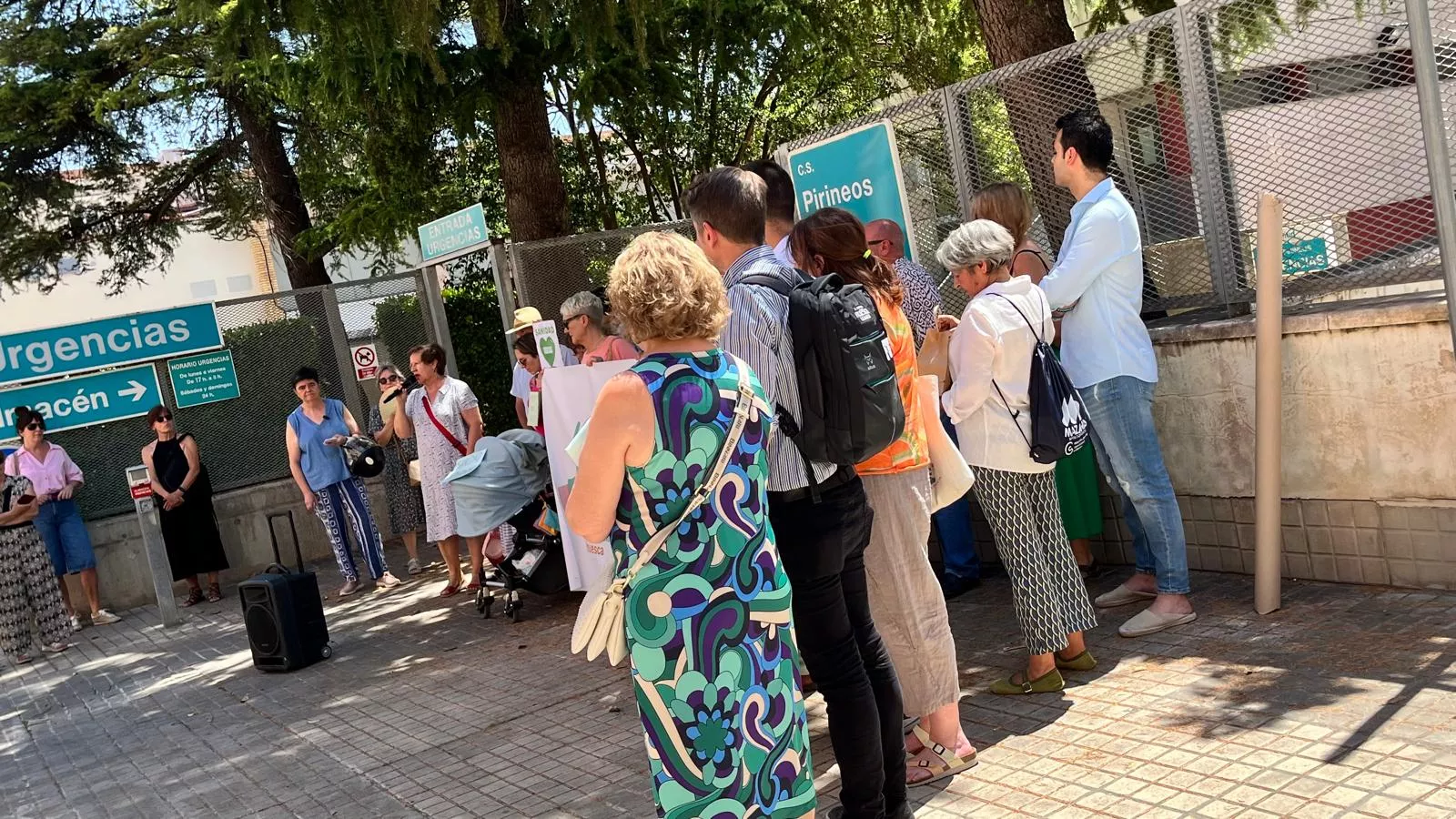 Concentración por el  mantenimiento del horario de refuerzo en los centros de salud. Foto Mercedes Manterola