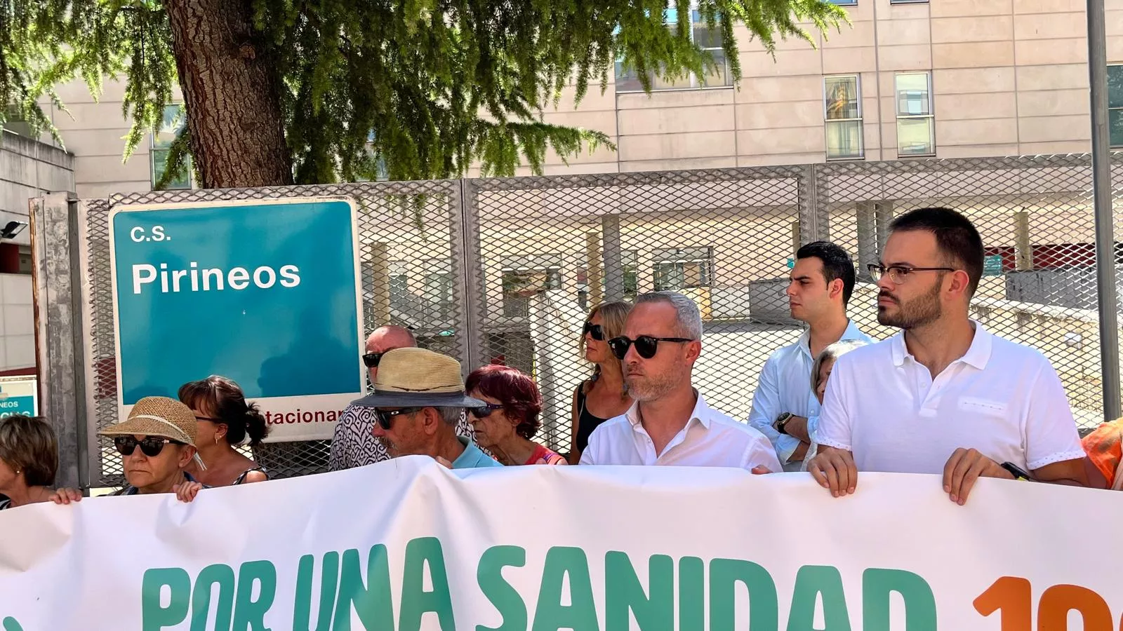 Concentración por el  mantenimiento del horario de refuerzo en los centros de salud. Foto Mercedes Manterola