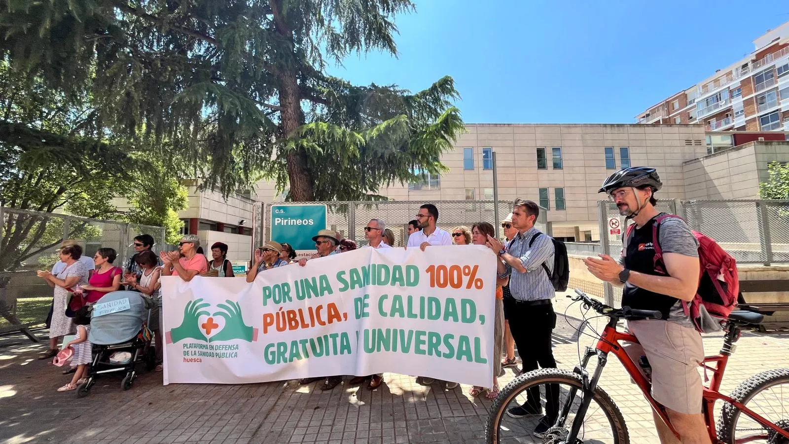 Concentración por el  mantenimiento del horario de refuerzo en los centros de salud. Foto Mercedes Manterola