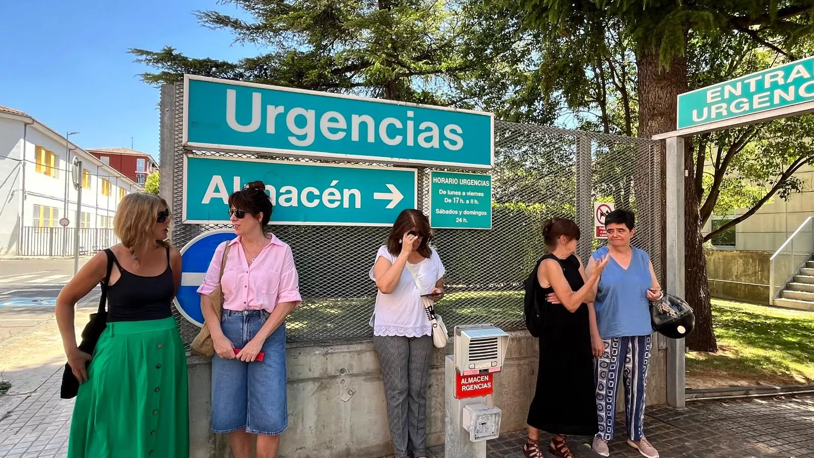 Concentración por el  mantenimiento del horario de refuerzo en los centros de salud. Foto Mercedes Manterola