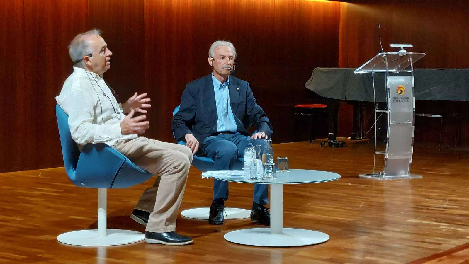 Jesús Inglada y Claudio Boltzmann, Premio Raúl Alfonsín de Derechos Humanos en Huesca, en el II Foro de los Totalitarismos en Huesca