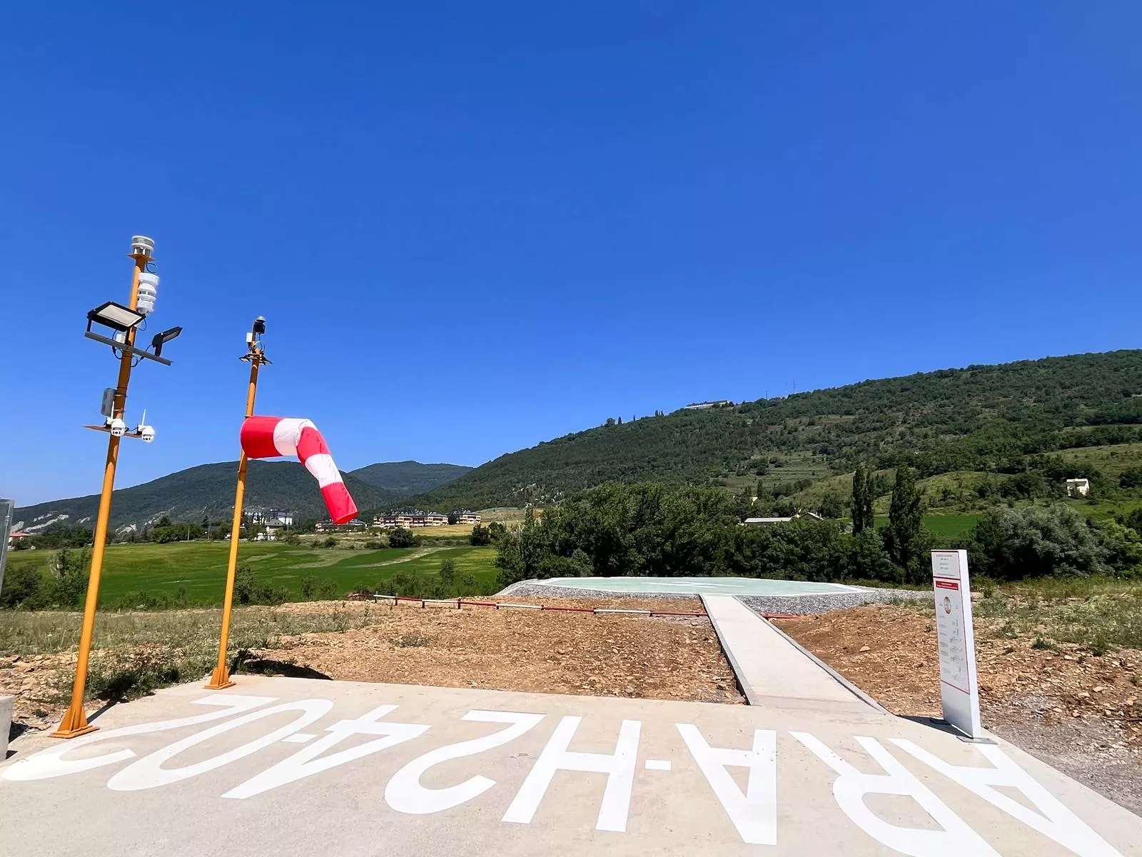 Jaca pone en marcha su nuevo helipuerto adaptado a vuelos nocturnos.