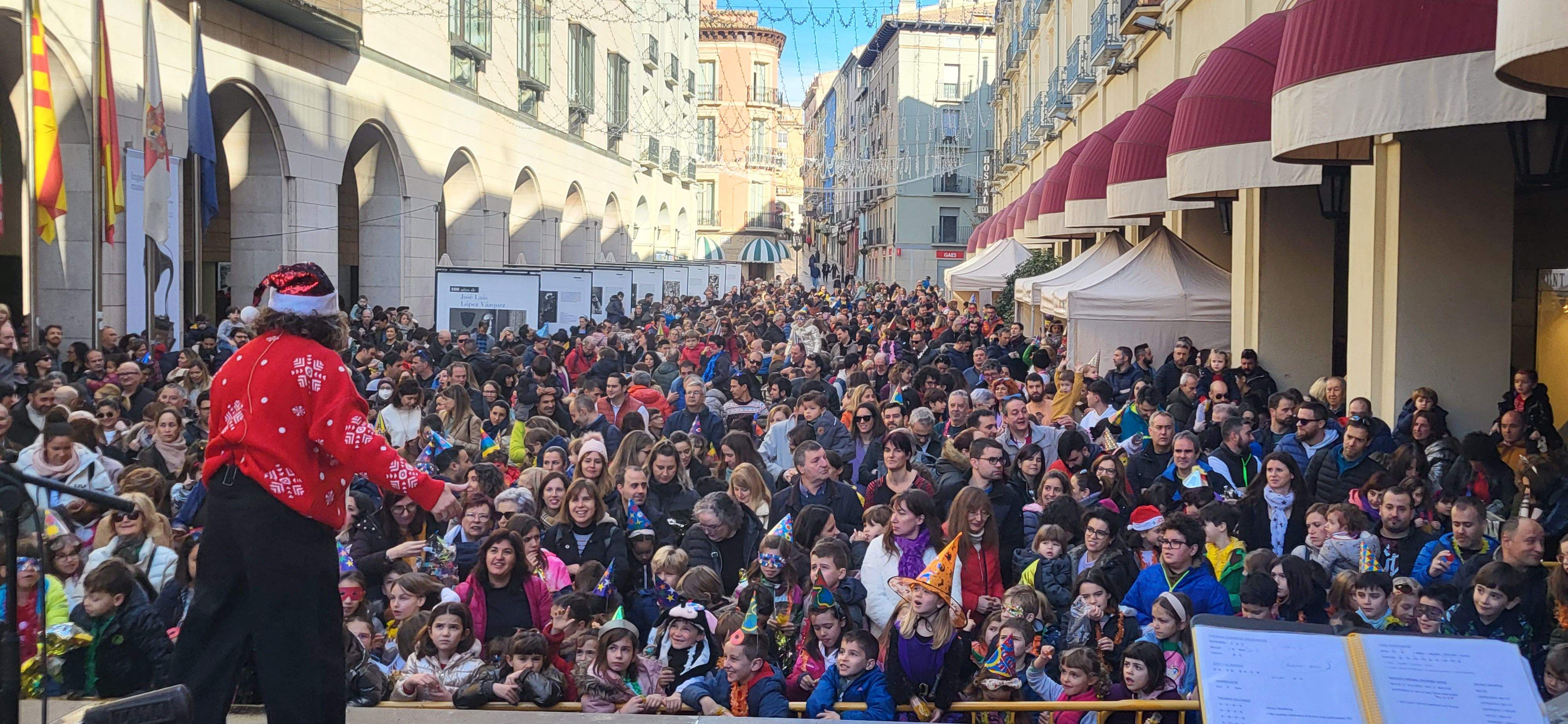 Lleno hasta la bandera y gran ambiente en las Campanadas Infantiles de Huesca