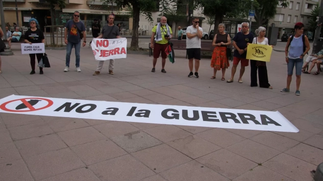 Concentración de la Plataforma Huesca por la Paz. Foto Carlos Neofato Concentración de la Plataforma Huesca por la Paz. Foto Carlos Neofato