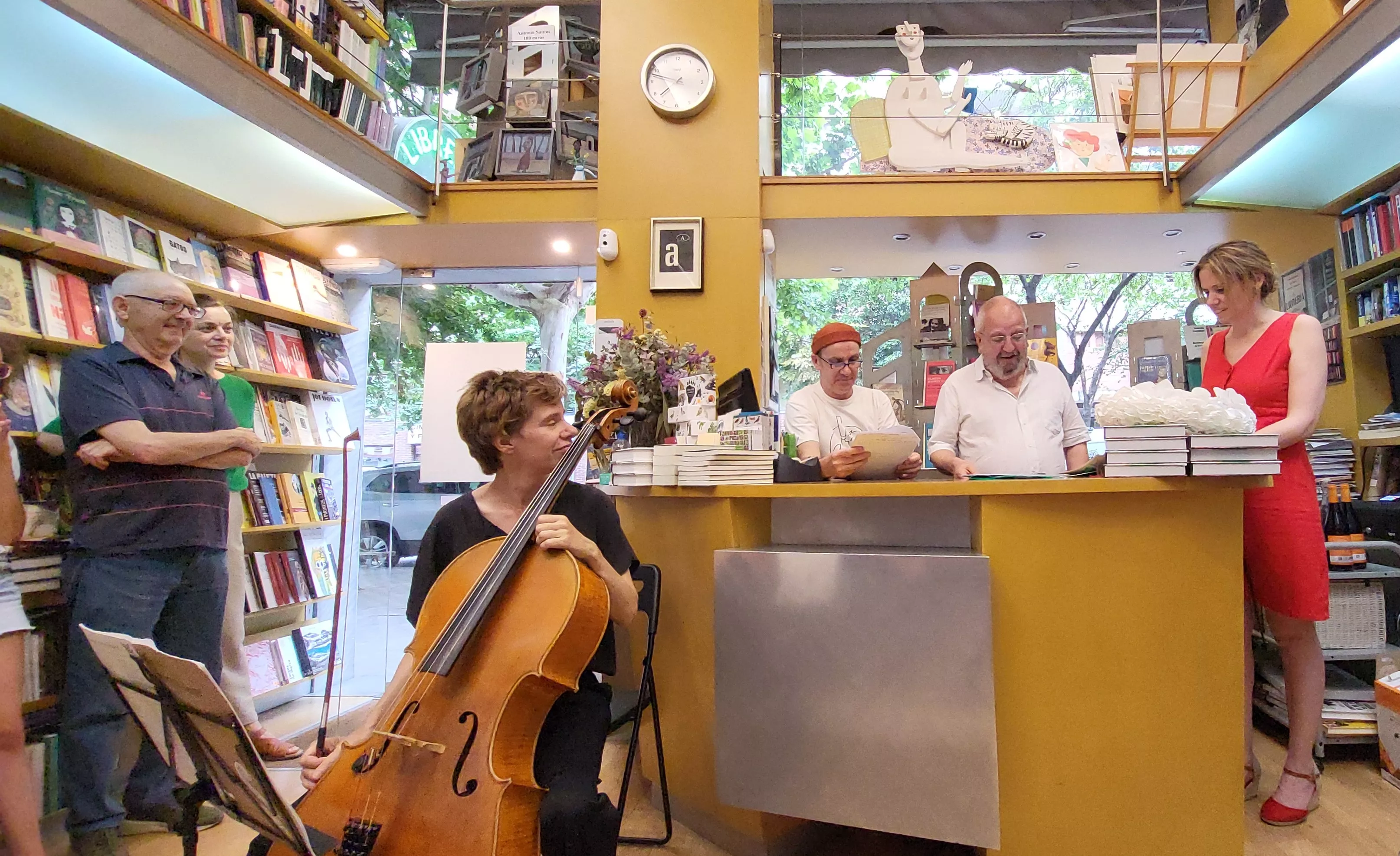 Presentación de 'El Critiquín' de Pilar Sánchez Lailla y José Luis Cano en la librería Anónima. Foto Mercedes Manterola