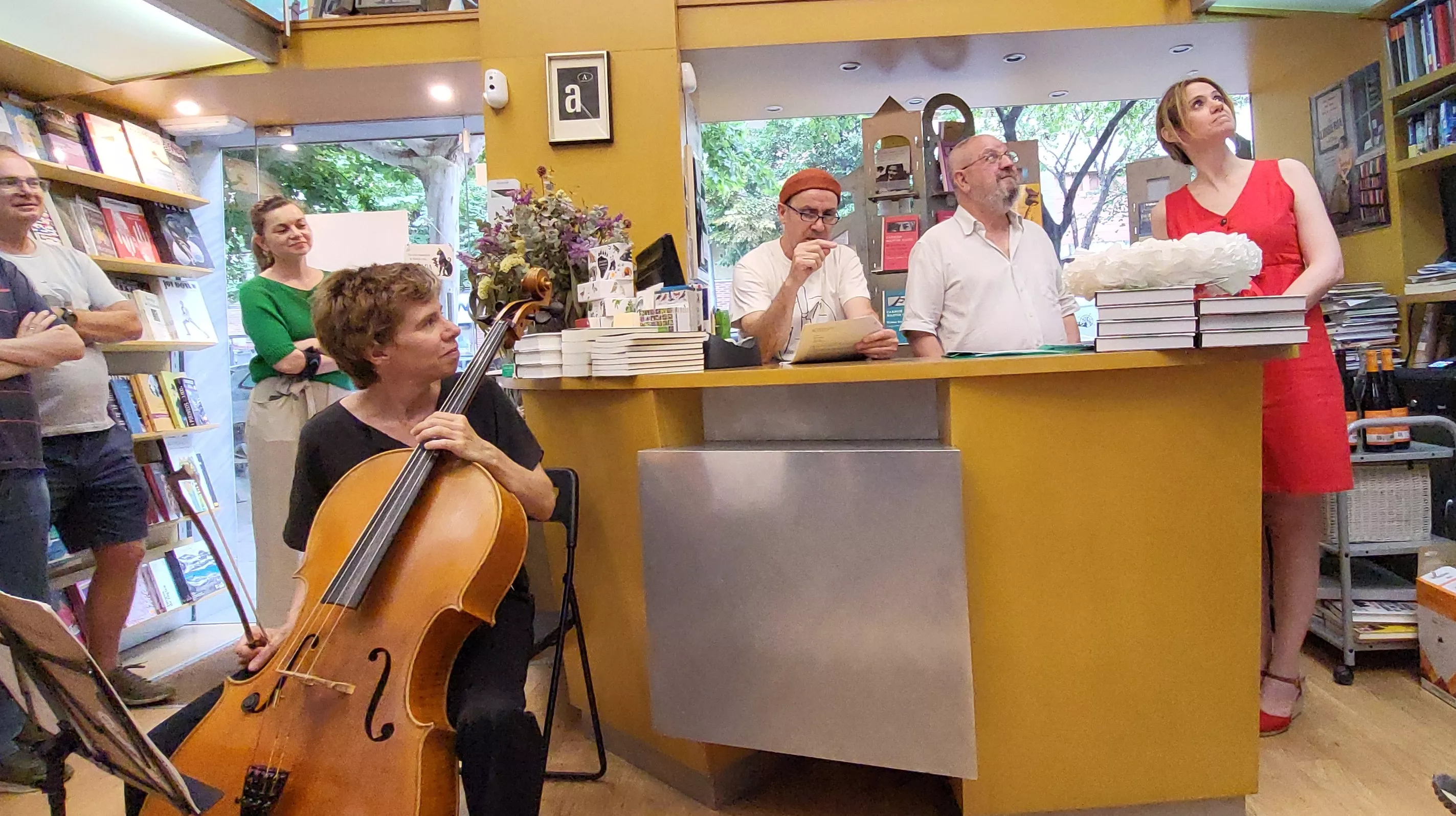 Presentación de 'El Critiquín' de Pilar Sánchez Lailla y José Luis Cano en la librería Anónima. Foto Mercedes Manterola
