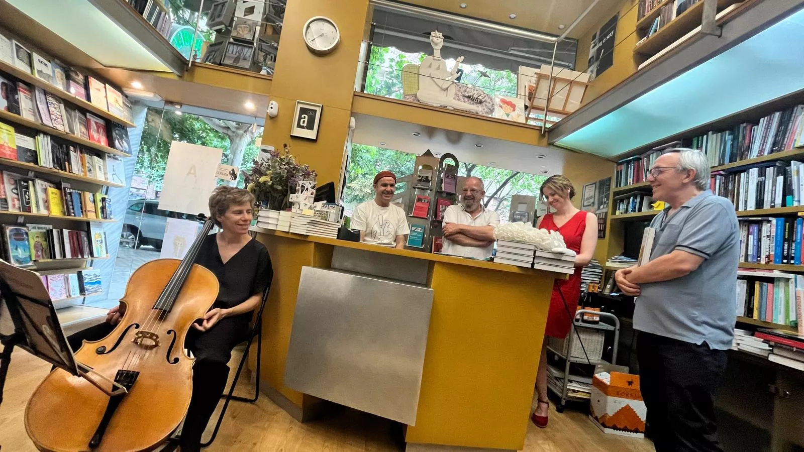Presentación de 'El Critiquín' de Pilar Sánchez Lailla y José Luis Cano en la librería Anónima. Foto Mercedes Manterola