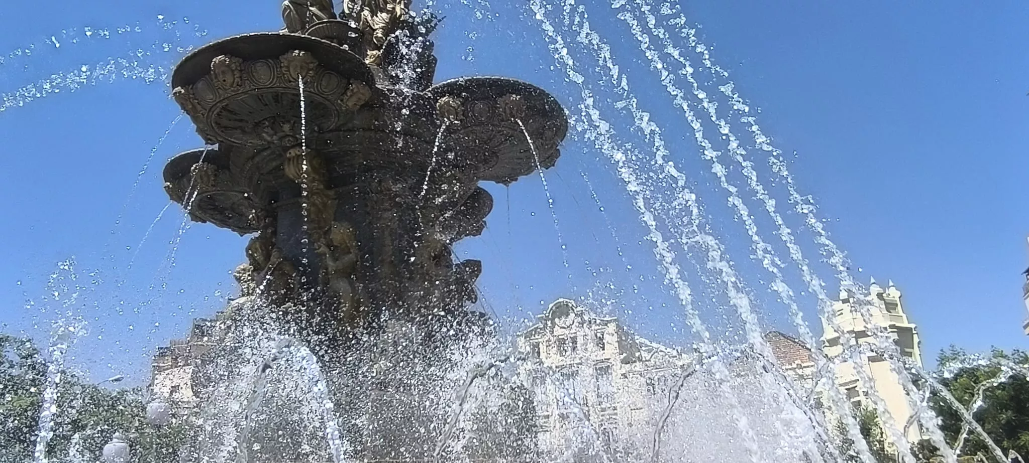 El Casino de Huesca con su remozada fachada. Foto Joaquín Santafé