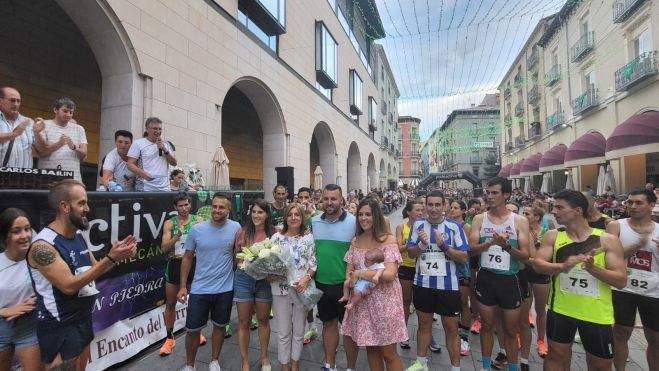Homenaje antes del inicio de la carrera. Homenaje antes del inicio de la carrera.