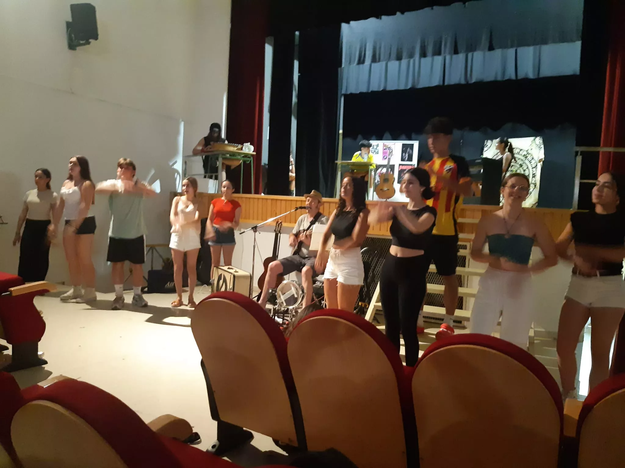  Ensayo de Tritones en la fachada.