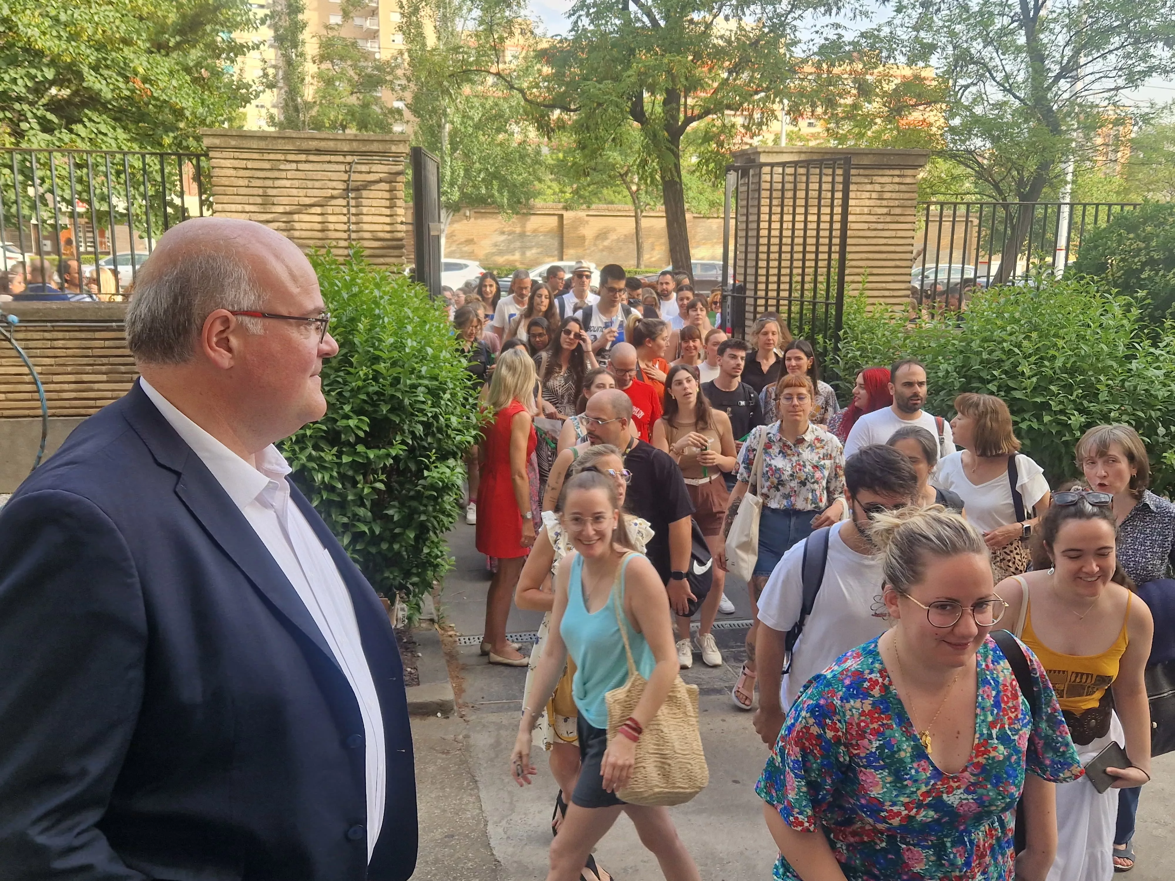 Agotamiento, malestar y quejas generalizadas marcan una jornada de oposiciones bajo temperaturas extremas en Huesca: "Sólo había un ventilador por aula"