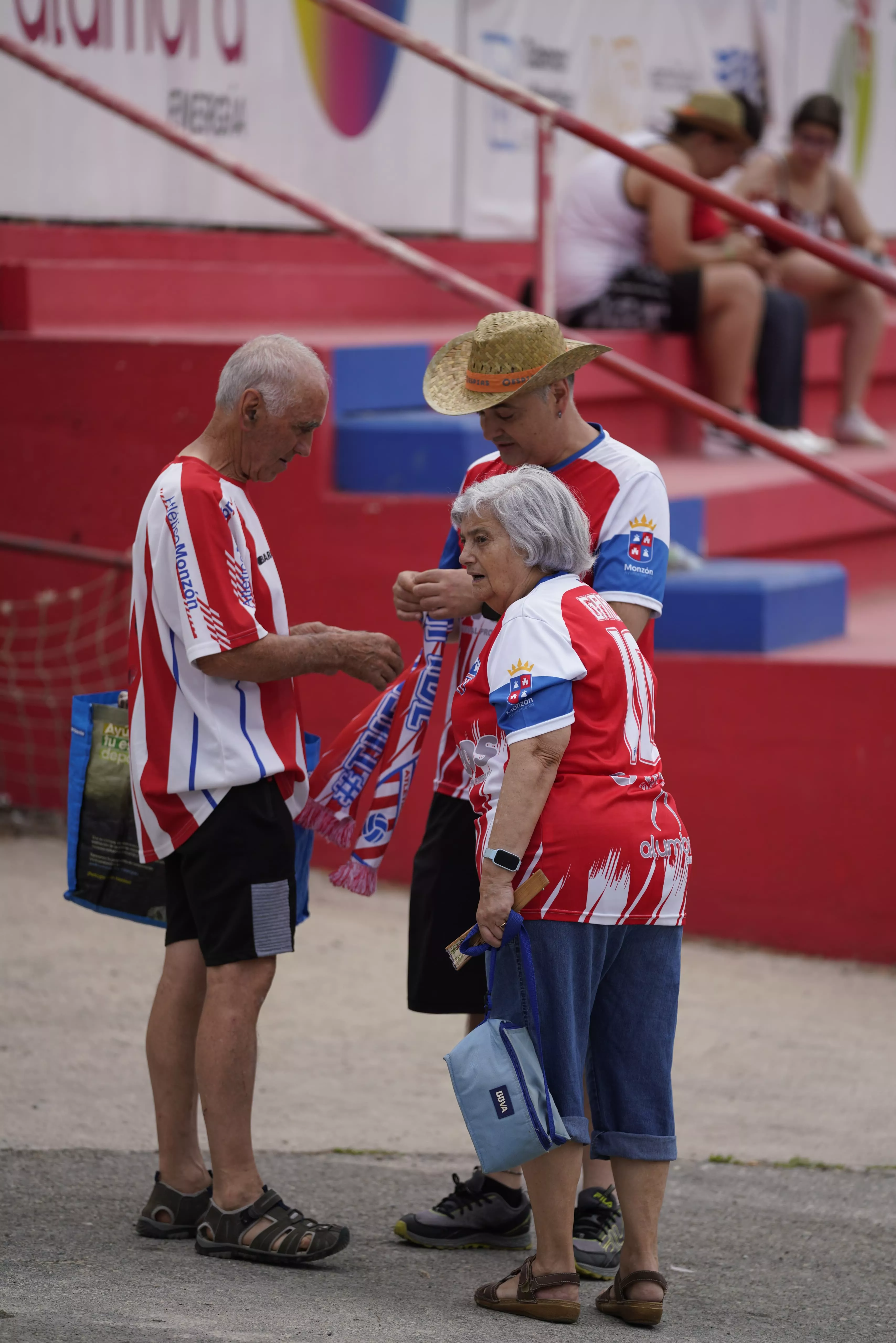 Ambiente previo al partido en Monzón. Foto: Dani Vidal @fotomaniafut