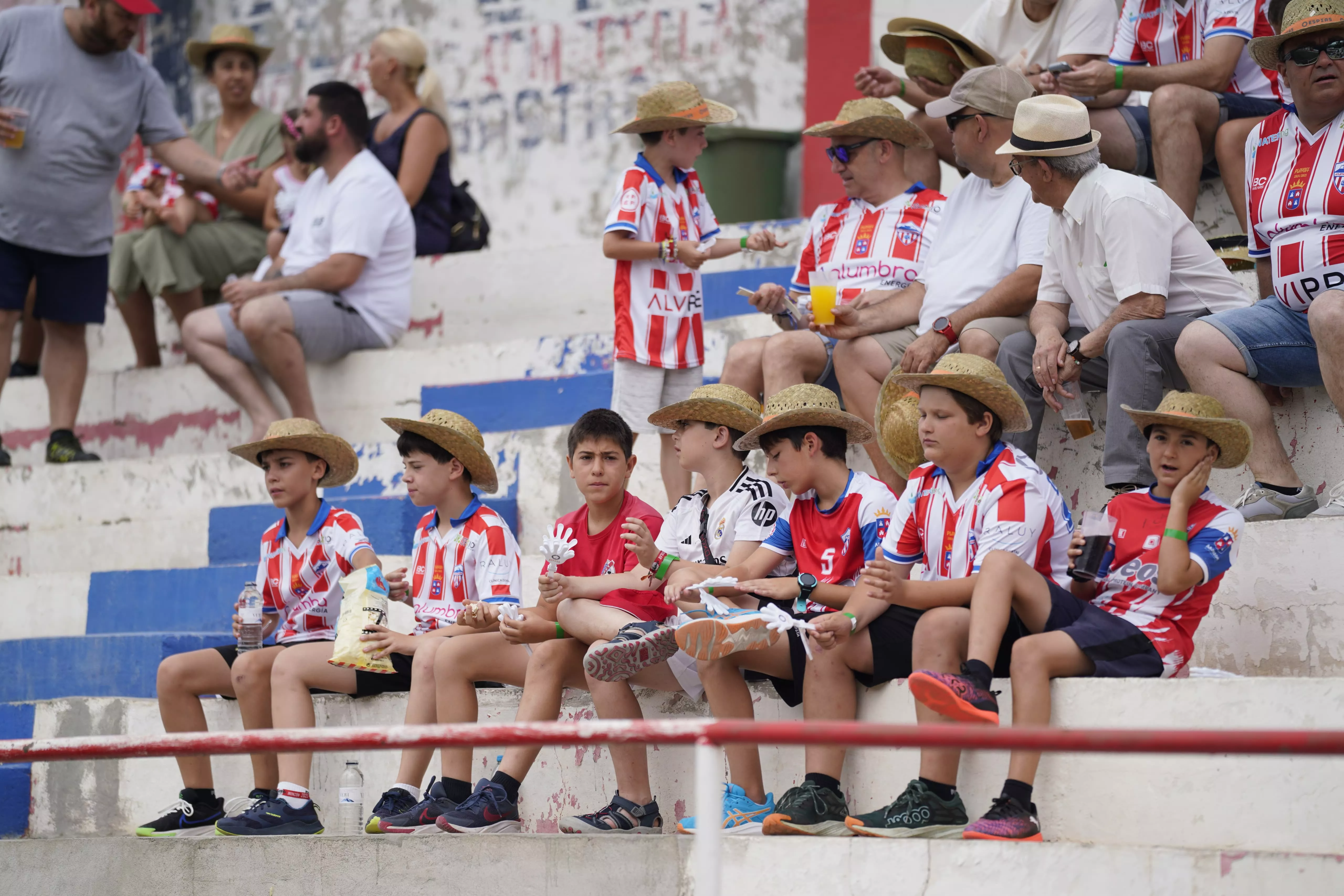 Ambiente previo al partido en Monzón. Foto: Dani Vidal @fotomaniafut