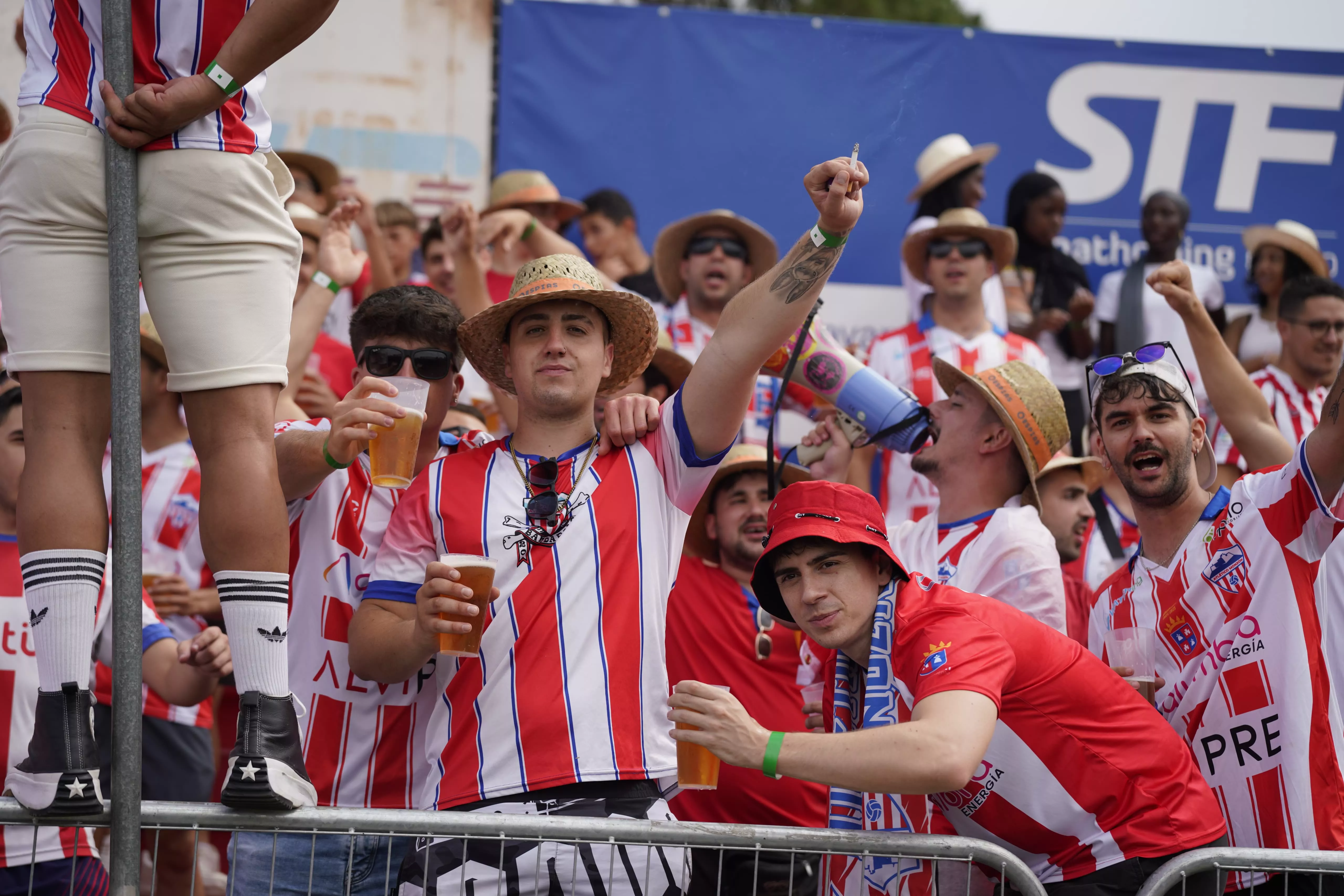 Ambiente previo al partido en Monzón. Foto: Dani Vidal @fotomaniafut