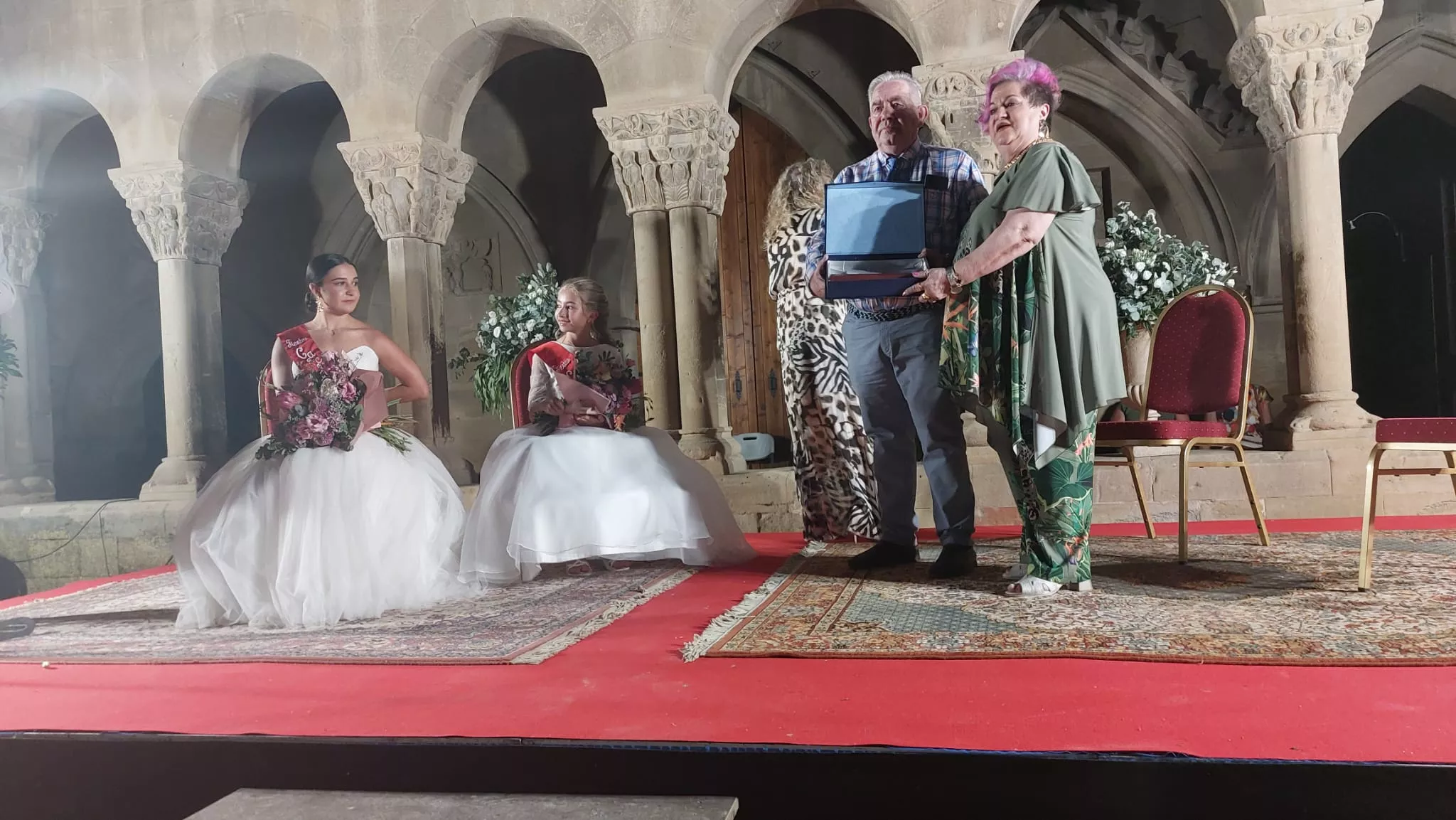 Presentación de las Mairalesas del Barrio de San Pedro y la Catedral en Huesca. Foto Carlos Jalle