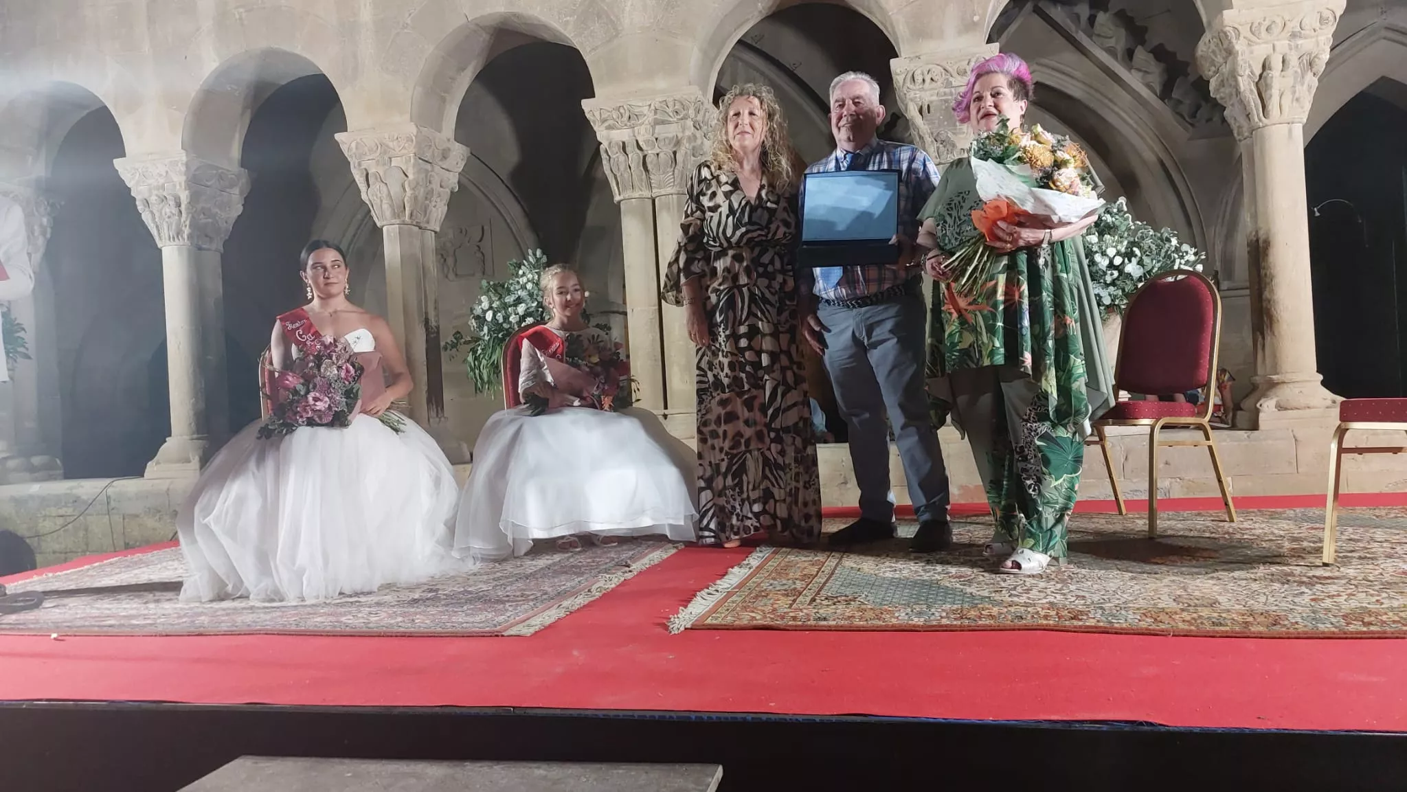 Presentación de las Mairalesas del Barrio de San Pedro y la Catedral en Huesca. Foto Carlos Jalle