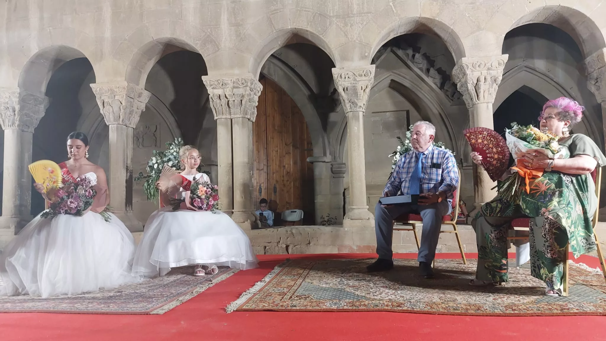 Presentación de las Mairalesas del Barrio de San Pedro y la Catedral en Huesca. Foto Carlos Jalle