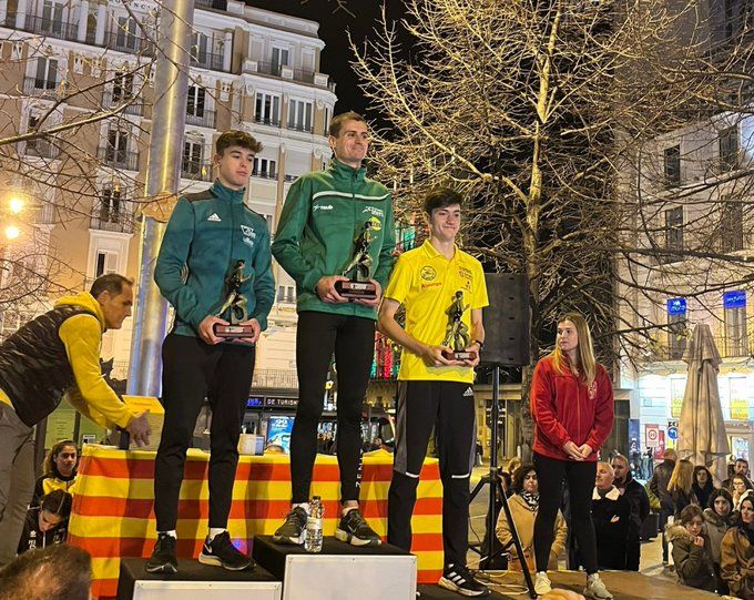 Luis Pastor en lo más alto del podio. Foto Aragón Deporte