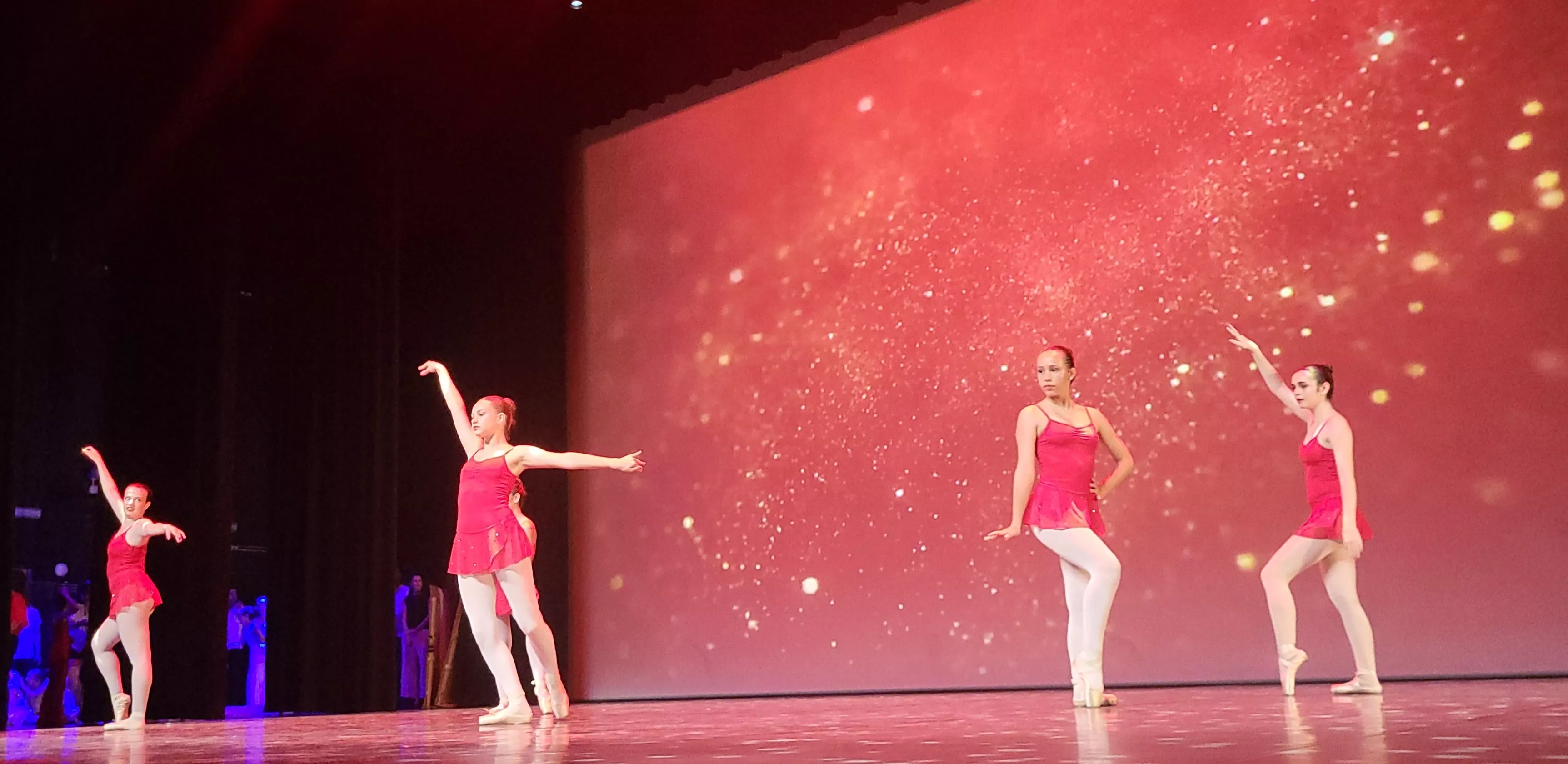 Espectáculo de final de curso 2025 de la Escuela de Danza Elenco. Foto Mercedes Manterola