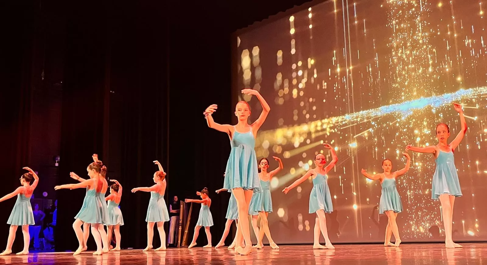 Actuación de la Escuela de Danza Elenco en el Palacio de Congresos. Foto Mercedes Manterola