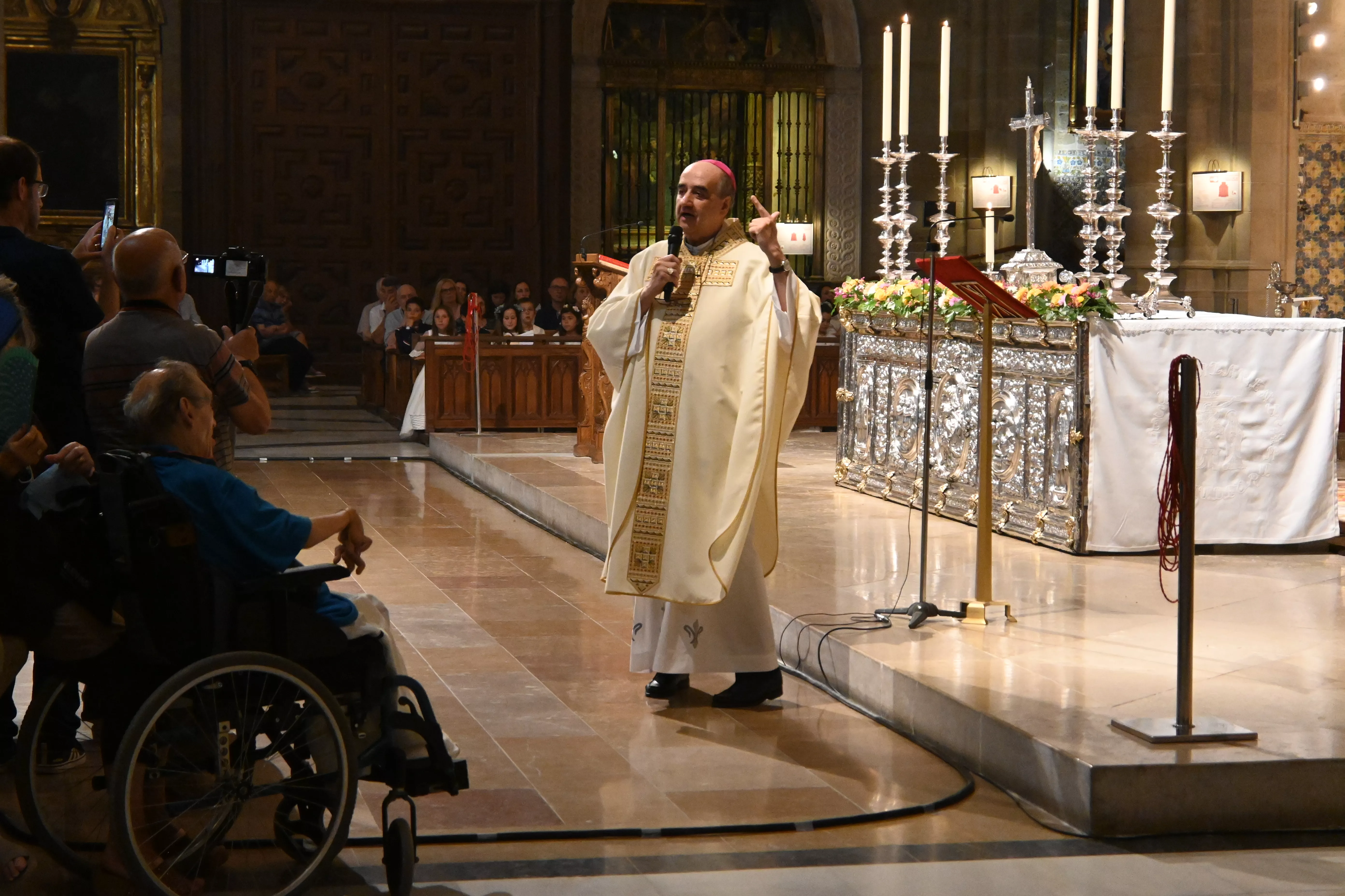 Corpus Christi en Huesca con el obispo Padre Pedro Aguado, al que una víctima de pederastia acusa de encubrir la verdad. Foto Carlos Jalle