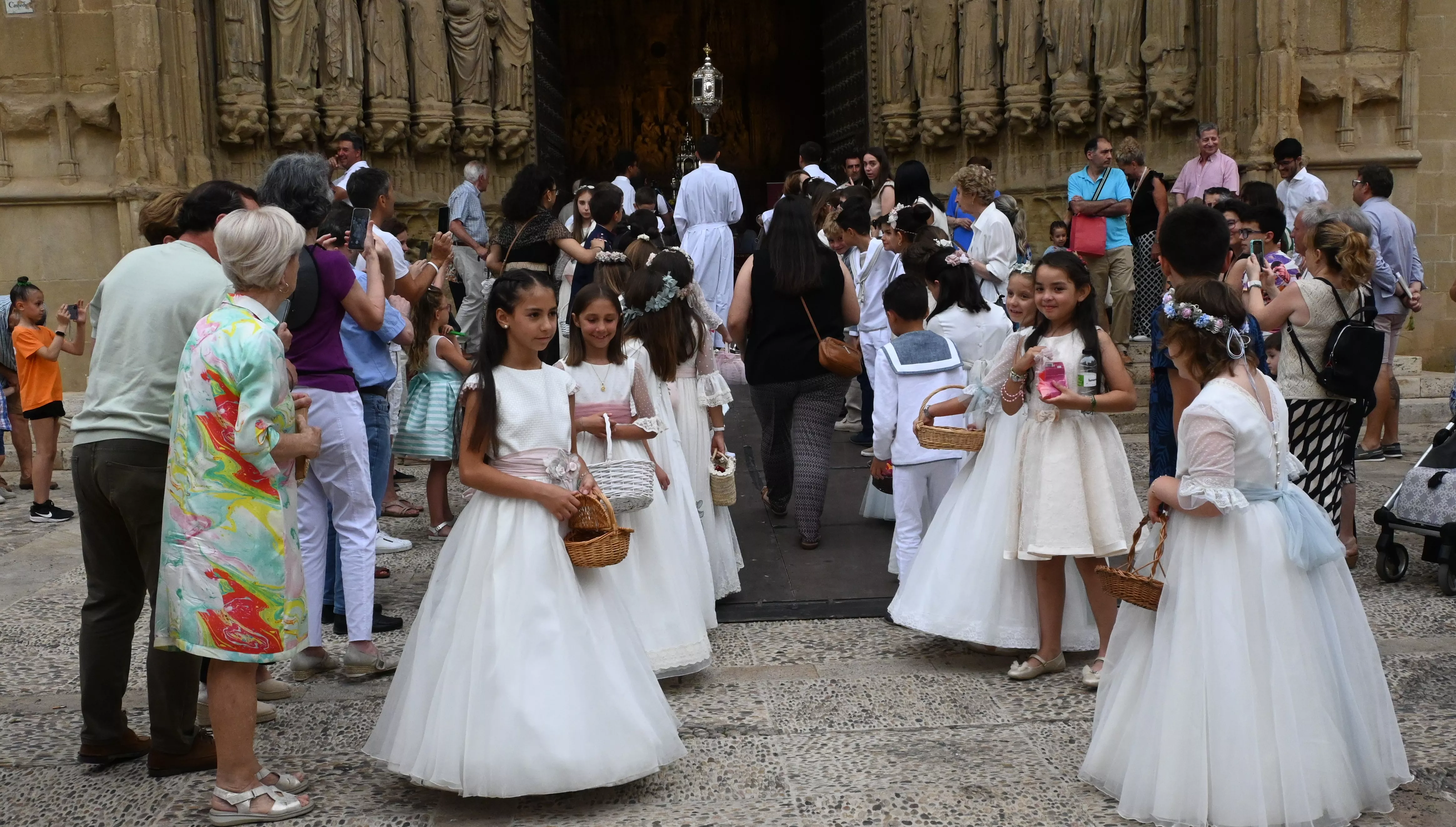 Corpus Christi en Huesca con el obispo Padre Pedro Aguado. Foto Carlos Jalle